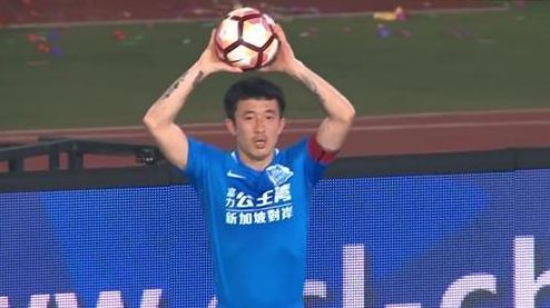 一个坐了19年冤枉牢的前黑社会份子出狱后，一方面要寻觅曩昔的敌人，另外一方面要与多年未见的儿子从头培育豪情，但是光阴已未几，由于他已身患尽症。